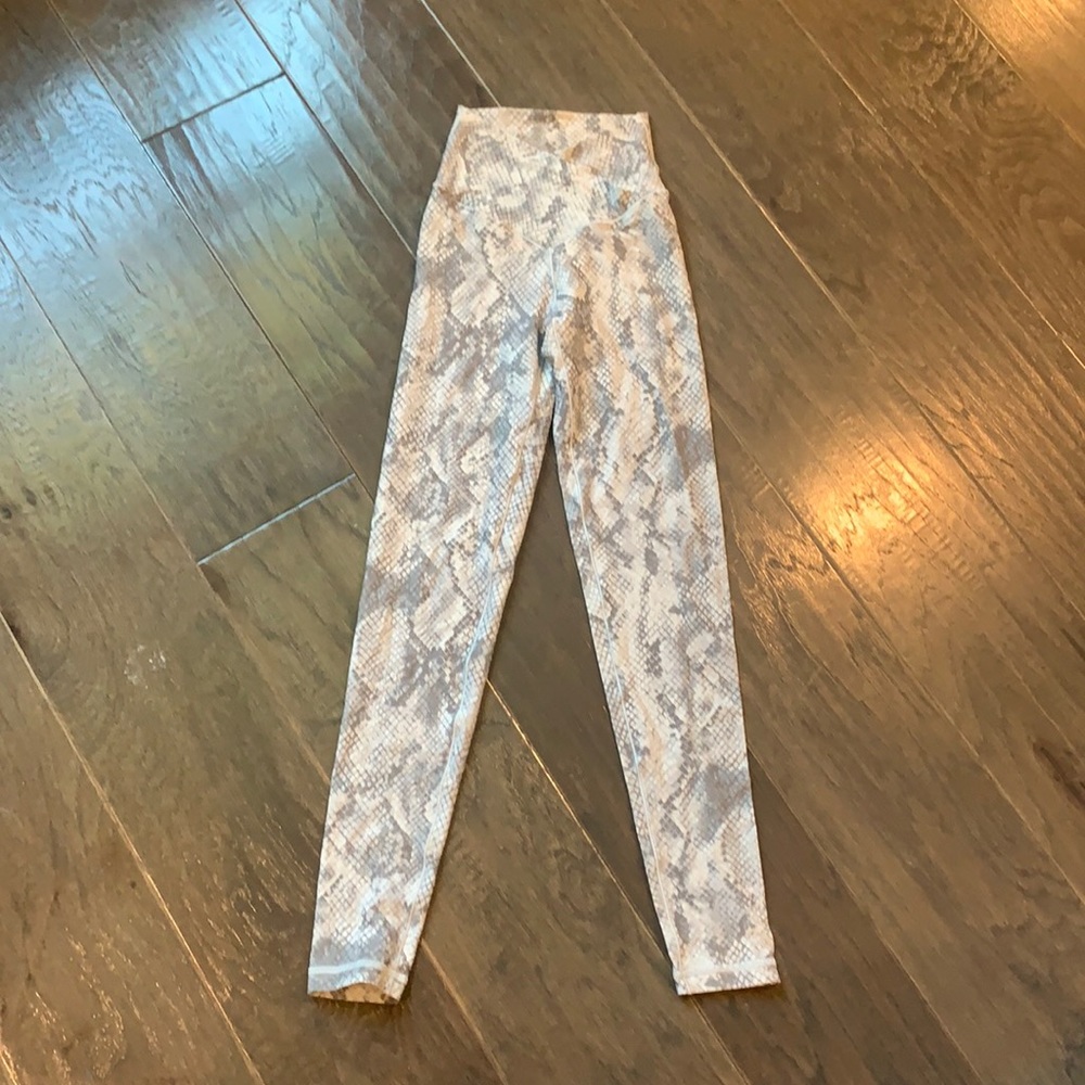 The famous American Eagle crossover leggings